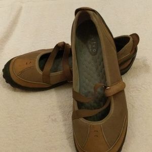 Clark's size 11 Flats